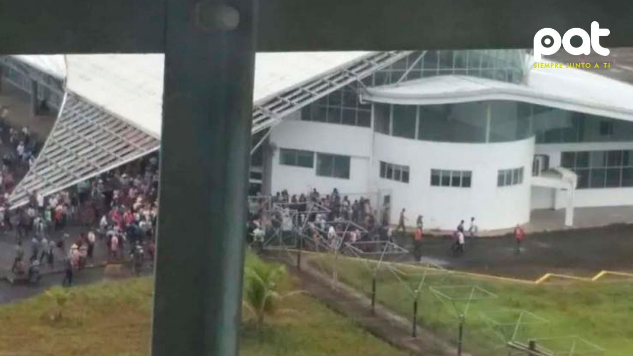 http://www.redpat.tv//uploads/Afines_a_Evo_Morales_mantienen_tomado_el_aeropuerto_de_Chimore_3207e65d48.jpg
