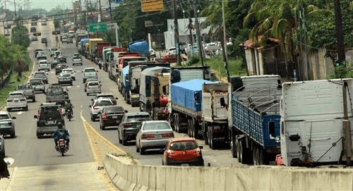 Bloqueos y pedido de informe;  reacciones por la dudosa calidad  de la gasolina