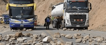 Bloqueos se multiplican en la ruta Cochabamba–Santa Cruz