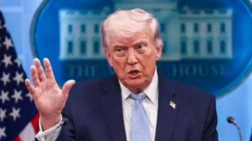  Trump advierte aranceles del 50 % a países que suministren armas a Irán y asegura avances en las negociaciones