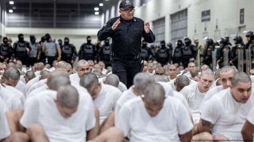 El Salvador aprueba reforma que instaura la cadena perpetua