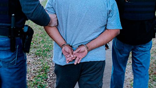 Boliviano es detenido en Tulsa acusado de delitos vinculados a material de abuso sexual infantil 