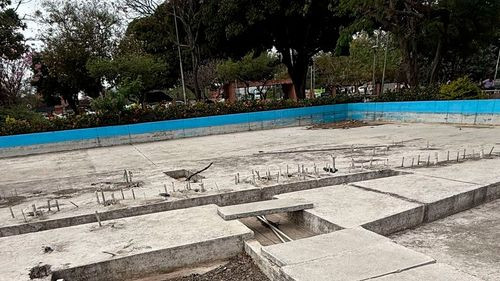 Falta de dinero en la Alcaldía causa baches y abandono de obras en Santa Cruz 