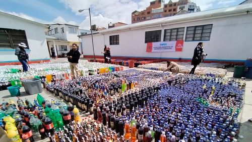 El Alto destruye más de 62 mil bebidas decomisadas por falta de registro sanitario