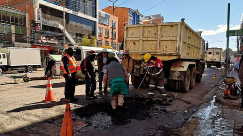 Alcaldía de El Alto mejora vías para la entrada de la Virgen del Carmen