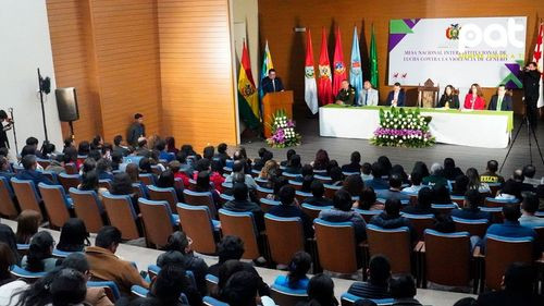 Fiscal general lidera mesa para combatir violencia de género y proteger a la niñez