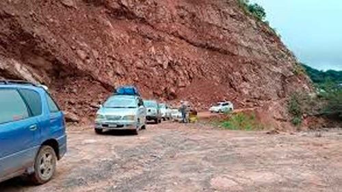 Avalancha arrastra camioneta en ruta Tarija–Entre Ríos y deja dos desaparecidos