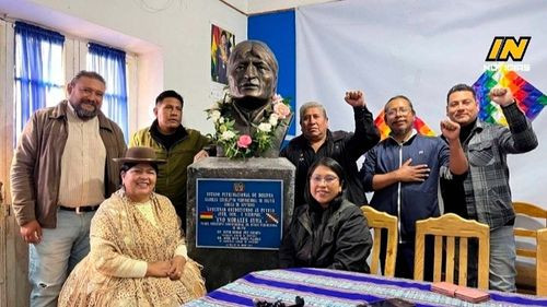 Evistas “recuperan” el busto de Evo Morales