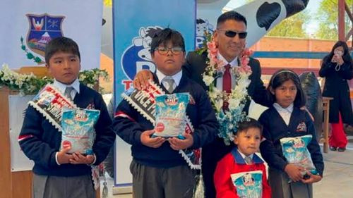 Oruro distribuye leche escolar a estudiantes