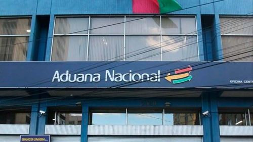Aprehenden a cuatro exfuncionarios de la Aduana por presunto sobreprecio en compra de escáner