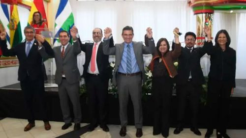 Paz destaca cholets alteños junto al presidente de la CAF