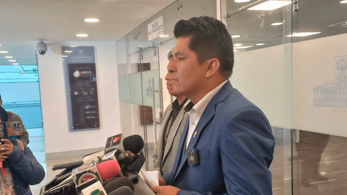 Senador Veliz exige atención por presunta mala calidad de combustible