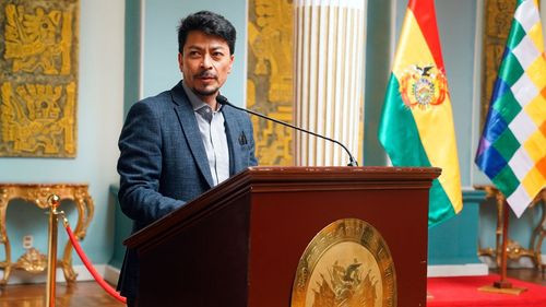 Canciller advierte acciones contra medios
