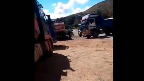 Comunarios instalan bloqueo en Cruce Chaquí sobre la carretera Potosí–Sucre