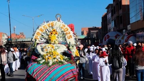 La Virgen del Carmen encabeza la entrada folklórica junto a los prestes 2025