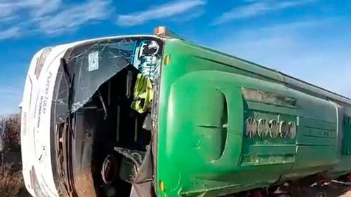 Bus se deslizó 100 metros tras vuelco en la ruta Oruro–Chile, según la Fiscalía