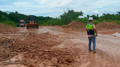 Deslizamientos obligan al cierre del tramo Santa Cruz – Abapó