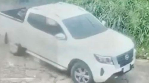 Encapuchados reducen a policías de la Felcn y huyen en camioneta en el Urubó