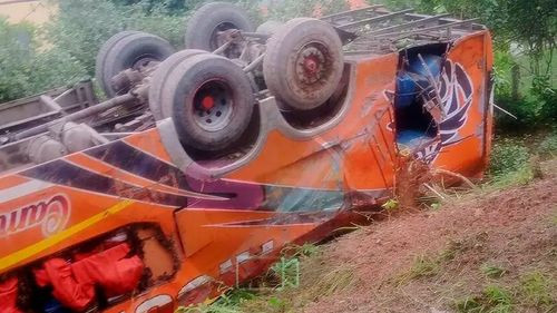 Confirman fallecimiento de una mujer tras vuelco de flota en la ruta Bermejo–Tarija 