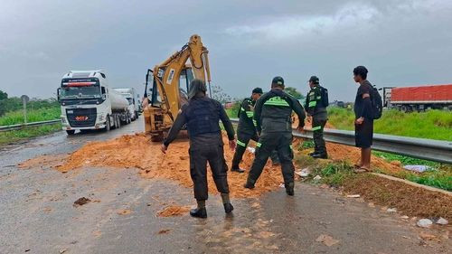 Vecinos levantan bloqueo en Yapacaní y se restablece el tránsito hacia Cochabamba