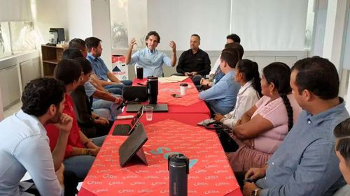 Manuel Saavedra se reúne con concejales y anuncia cambios en el reglamento del Concejo Municipal