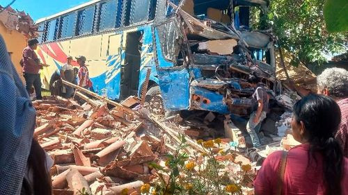 Huacareta: flota impacta vivienda y deja heridos; investigan falla mecánica