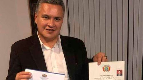 Denuncian a Eduardo León y otros por ejercicio indebido