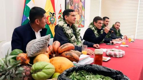 Presidente plantea impulsar negocios con la coca junto a productores de La Paz