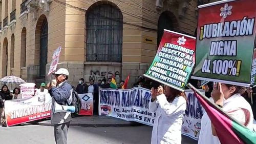 Ampliado de médicos definirá si aceptan propuesta de Gobierno; no descartan paros