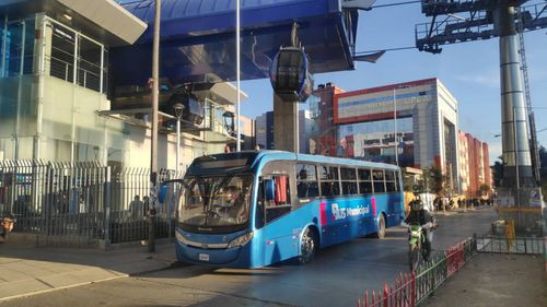 Una treintena de buses municipales llevarán a hinchas al estadio Titán para el partido Bolivia vs Colombia
