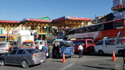 Pese a garantía de la ANH las filas de vehículos en surtidores de El Alto vuelven a preocupar a transportistas