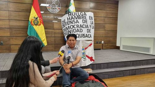 Un senador de Chuquisaca inicia huelga de hambre en contra de la Ley de Escaños 