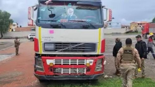Vecinos de Valle Hermoso impiden comiso de siete camiones con mercancía de contrabando