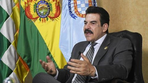 Manfred Reyes Villa plantea libre importación de carburantes y el cambio de modelo