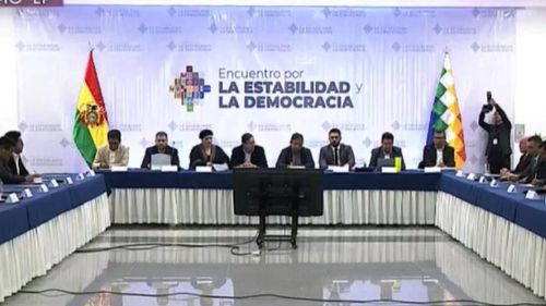 Diálogo por la estabilidad y la democracia: Amparo Ballivián y Rodrigo Paz, los primeros en abandonar la reunión