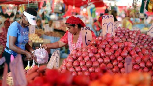 La cebolla, carne y gaseosas disparan la inflación en Bolivia