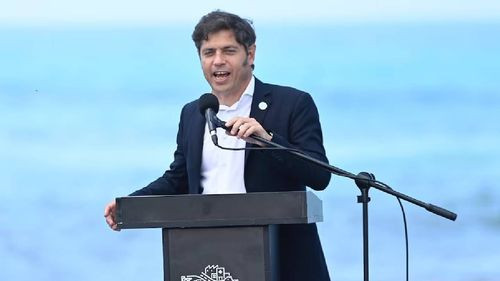 kicillof denuncia caos electoral por cambios de Milei y evalúa desdoblamiento en provincia