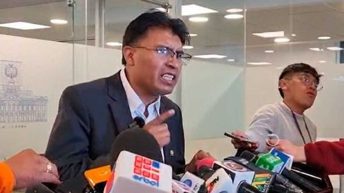 Senador plantea “revolución” y genera polémica