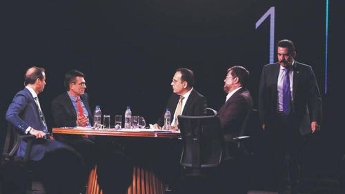 Foro: descentralizar, meritocracia, avasallamientos y Mercosur, los temas abordados