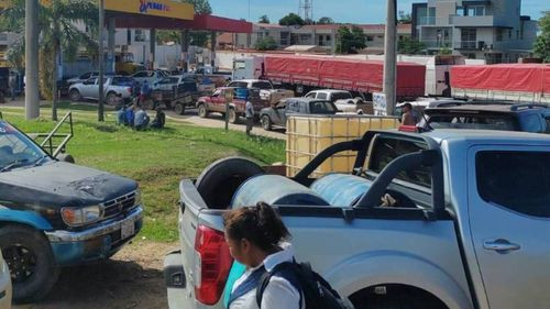 La crisis por combustible comienza a golpear los bolsillos de la población y más sectores se declaran en emergencia