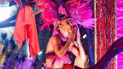Los Ociosos Reviven el Carnaval Tradicional en una Espectacular Precarnavalera