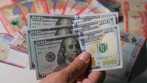  El dólar oficial roza la barrera de los Bs 12 tras registrar un incremento de 90 centavos este martes