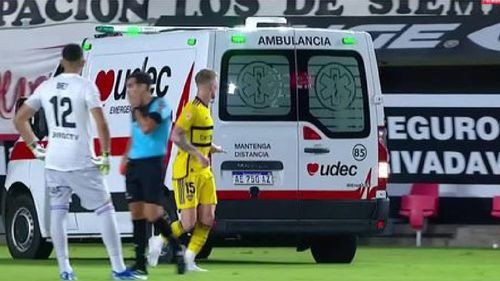 Preocupación en el campo de juego: Javier Altamirano se desvanece durante partido y detienen el juego a los 25 minutos del primer tiempo