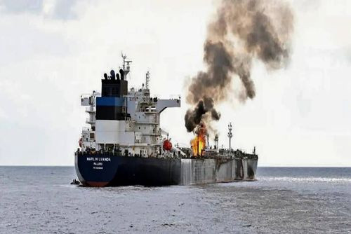Buque mercante sufre ataque con granadas y armas automáticas en el mar Rojo, denuncia la Marina británica