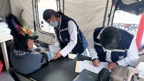 Las brigadas médicas del Ministerio de Salud y Deportes brindaron un total de 575 atenciones médicas.
