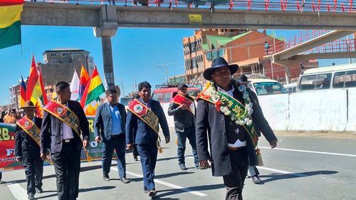 Distrito 7 conmemora los 201 años de Bolivia con un desfile cívico y amplia participación vecinal