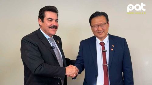 Surge otro nuevo frente electoral: Manfred Reyes Villa y Chi Hyun Chung anuncian su alianza 