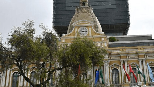 El presidente se reúne con alcaldes electos en la casa grande del pueblo