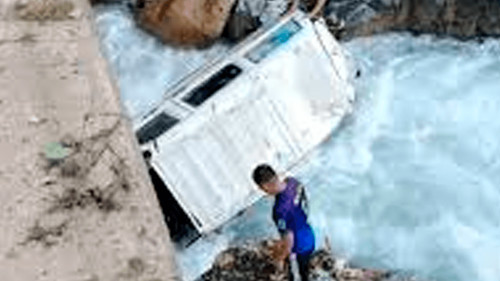 Intensifican la búsqueda de un bebé desaparecido tras accidente en el río Khatu, en Quime