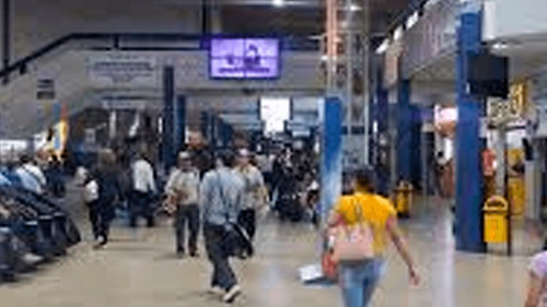 Dos bloqueos frenan el tránsito en la carretera nueva santa cruz–cochabamba